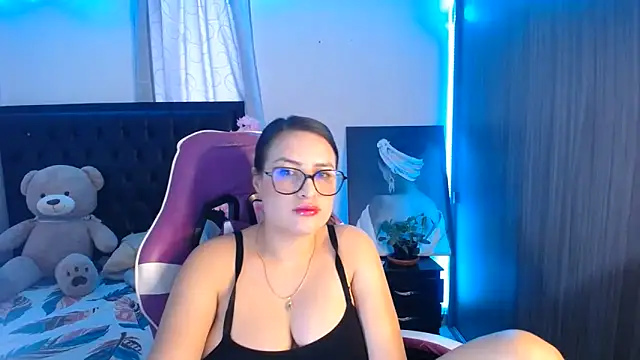 Snapshot of esmeraldaa230 chatting on 06/03/26, 07:07 esmeraldaa230 online show from 06/03/26, 07:07