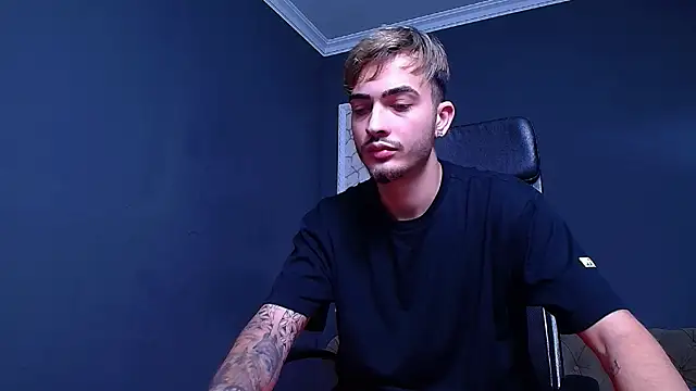 Snapshot of BrandonTate chatting on 11/04/25, 06:50 BrandonTate online show from 11/04/25, 06:50