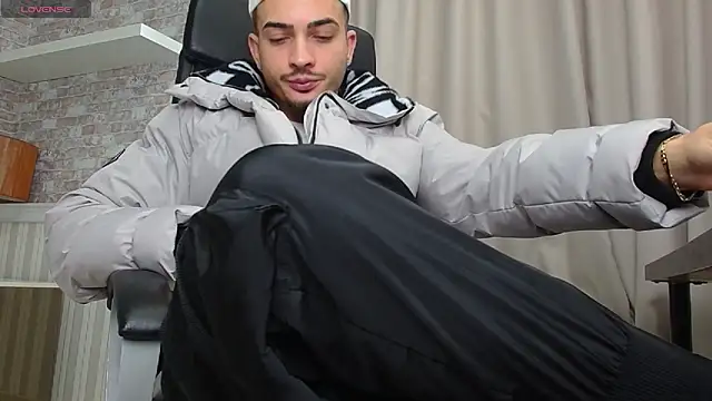 Snapshot of BrandonTate chatting on 11/26/25, 07:52 BrandonTate online show from 11/26/25, 07:52