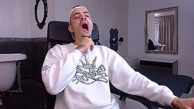 Snapshot of BrandonTate chatting on 11/14/25, 08:07 BrandonTate online show from 11/14/25, 08:07