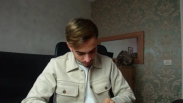 Snapshot of BrandonTate chatting on 11/18/25, 08:28 BrandonTate online show from 11/18/25, 08:28