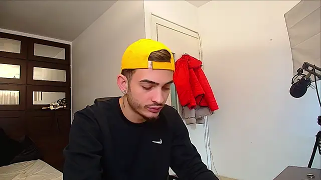 Snapshot of BrandonTate chatting on 11/05/25, 09:45 BrandonTate online show from 11/05/25, 09:45