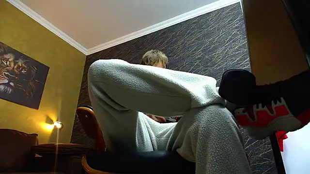 Snapshot of BrandonTate chatting on 11/20/25, 08:48 BrandonTate online show from 11/20/25, 08:48