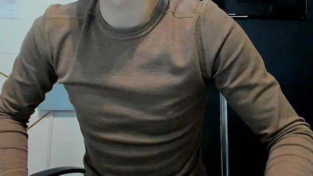 Snapshot of BrandonTate chatting on 12/18/25, 12:09 BrandonTate online show from 12/18/25, 12:09