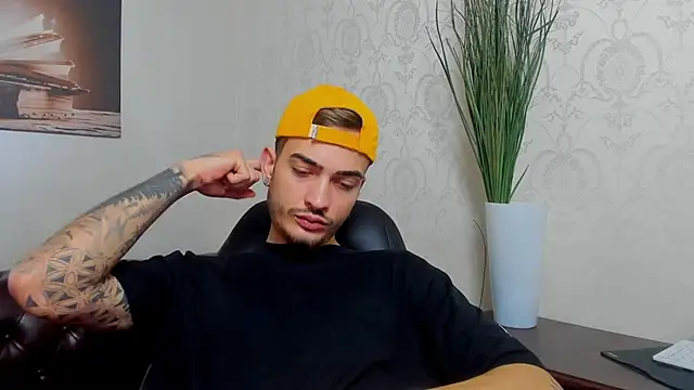 Snapshot of BrandonTate chatting on 11/06/25, 10:41 BrandonTate online show from 11/06/25, 10:41