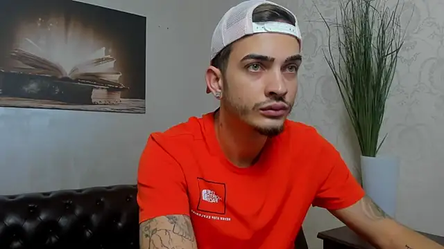 Snapshot of BrandonTate chatting on 11/08/25, 08:18 BrandonTate online show from 11/08/25, 08:18