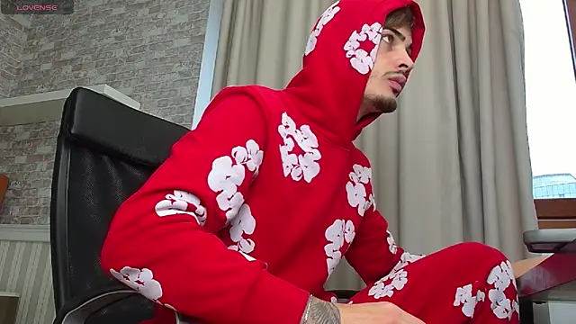 Snapshot of BrandonTate chatting on 11/27/25, 12:16 BrandonTate online show from 11/27/25, 12:16