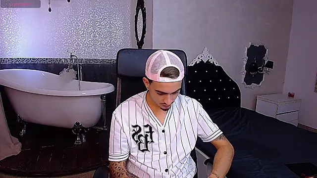 Snapshot of BrandonTate chatting on 09/15/25, 09:54 BrandonTate online show from 09/15/25, 09:54