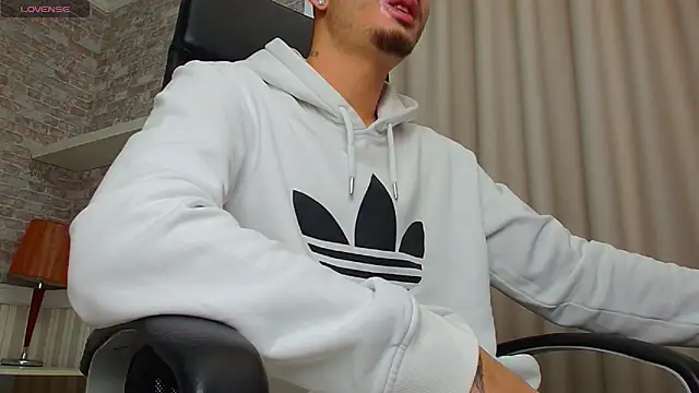 Snapshot of BrandonTate chatting on 11/28/25, 08:36 BrandonTate online show from 11/28/25, 08:36