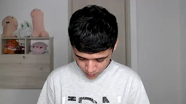 Snapshot of kaiine190 chatting on 12/20/25, 09:23 kaiine190 online show from 12/20/25, 09:23