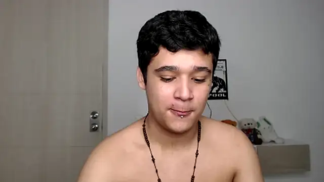 kaiine190 online show from 10/27/25, 10:33