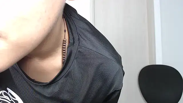 Snapshot of kaiine190 chatting on 01/13/26, 07:34 kaiine190 online show from 01/13/26, 07:34