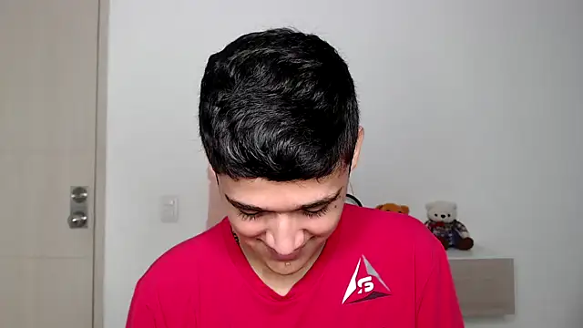 Snapshot of kaiine190 chatting on 01/17/26, 06:28 kaiine190 online show from 01/17/26, 06:28