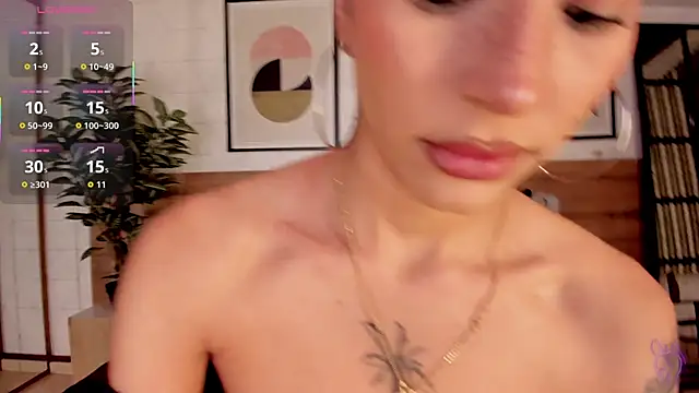 LunaRuso online show from 10/17/25, 07:59