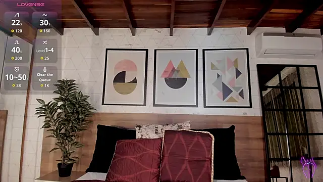 LunaRuso online show from 09/16/25, 07:59