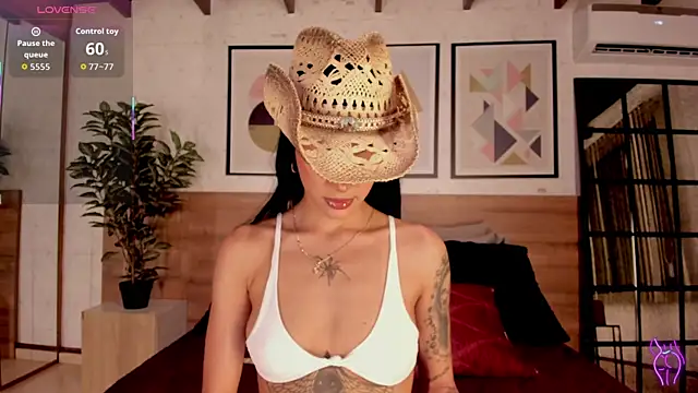 LunaRuso online show from 10/25/25, 08:09