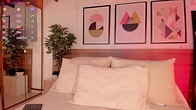 LunaRuso online show from 03/10/26, 07:51