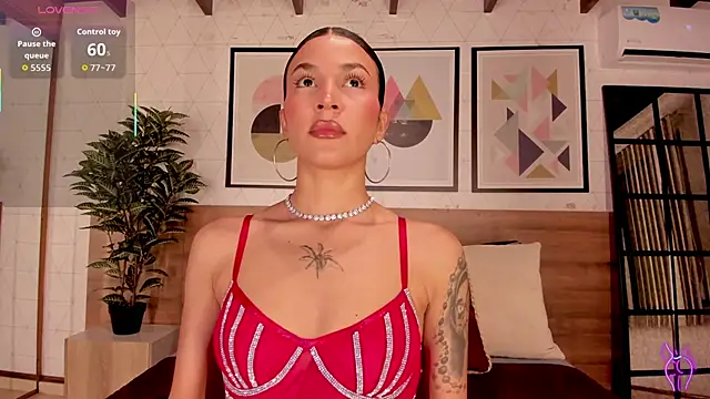 LunaRuso online show from 12/16/25, 07:40