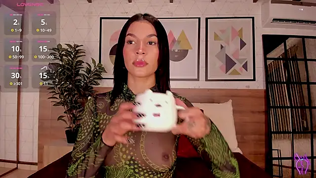 LunaRuso online show from 11/18/25, 07:39