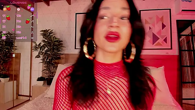 Snapshot of LunaRuso chatting on 02/07/26, 07:44 LunaRuso online show from 02/07/26, 07:44