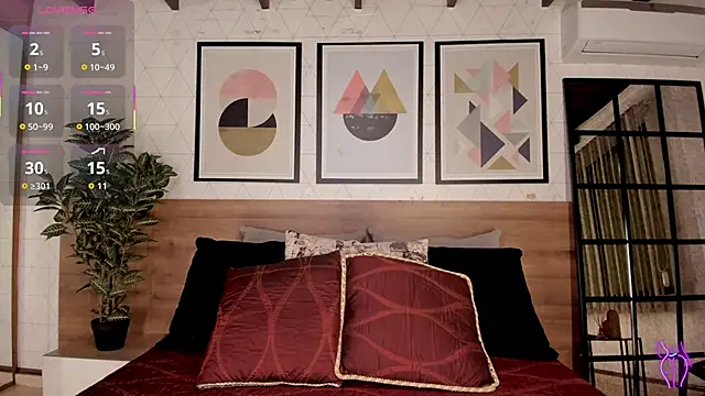 LunaRuso online show from 10/16/25, 08:06