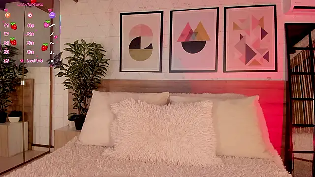 LunaRuso online show from 03/06/26, 07:53