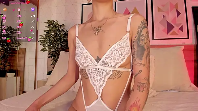 LunaRuso online show from 03/12/26, 07:40