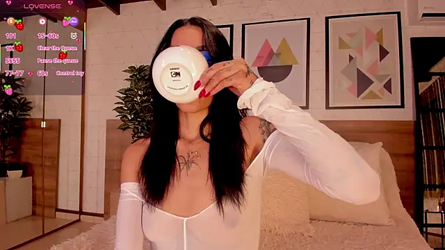 LunaRuso online show from 04/12/26, 07:39