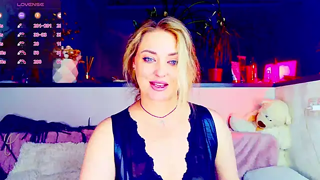 Snapshot of _JuliaSpace_ chatting on 06/27/26, 06:47 JuliaSpace online show from 06/27/26, 06:47
