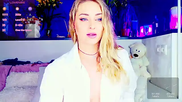 Snapshot of _JuliaSpace_ chatting on 05/12/26, 04:46 JuliaSpace online show from 05/12/26, 04:46
