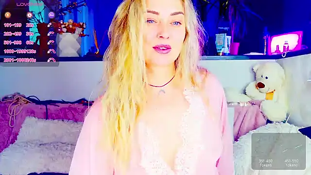 Snapshot of _JuliaSpace_ chatting on 06/02/26, 04:29 JuliaSpace online show from 06/02/26, 04:29