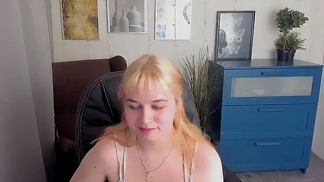 Snapshot of AlicePopsy chatting on 02/28/25, 01:58 AlicePopsy online show from 02/28/25, 01:58