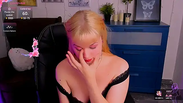 Snapshot of AlicePopsy chatting on 03/20/25, 11:45 AlicePopsy online show from 03/20/25, 11:45