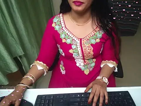 Snapshot of Arushisingh8888 chatting on 10/10/25, 12:39 Arushisingh8888 online show from 10/10/25, 12:39