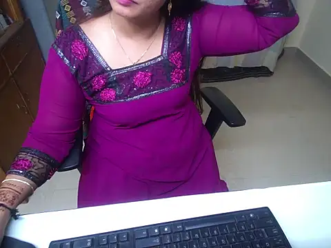 Snapshot of Arushisingh8888 chatting on 09/29/25, 12:33 Arushisingh8888 online show from 09/29/25, 12:33
