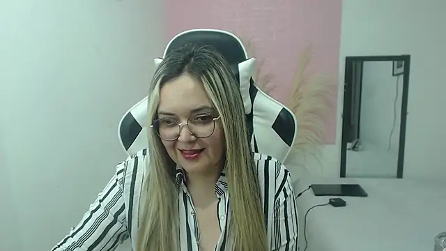 Snapshot of samy_vsn chatting on 06/11/26, 02:53 samy vsn online show from 06/11/26, 02:53