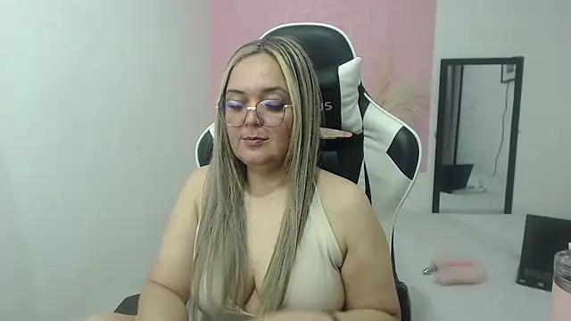 Snapshot of samy_vsn chatting on 06/25/26, 04:56 samy vsn online show from 06/25/26, 04:56