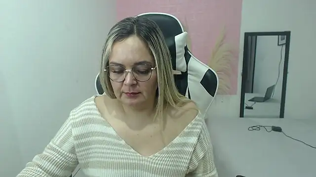 Snapshot of samy_vsn chatting on 06/19/26, 05:52 samy vsn online show from 06/19/26, 05:52