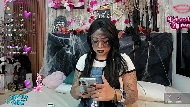 Neko Misaki online show from 10/31/25, 12:02