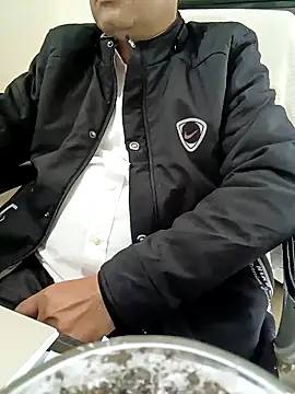 Snapshot of Hot-man39 chatting on 02/05/25, 12:06 Hot-man39 online show from 02/05/25, 12:06
