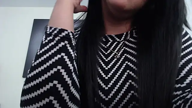 KatrinaRolan online show from 11/17/25, 10:36