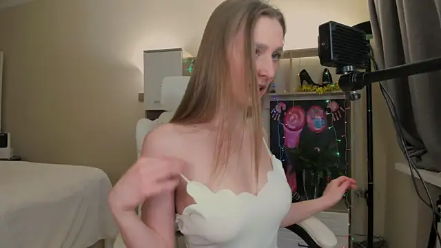 Snapshot of CharlotteWells chatting on 01/03/25, 02:30 CharlotteWells online show from 01/03/25, 02:30