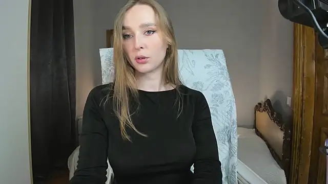 CharlotteWells online show from 05/25/26, 04:17