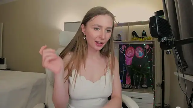 Snapshot of CharlotteWells chatting on 01/03/25, 05:31 CharlotteWells online show from 01/03/25, 05:31