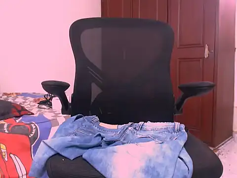 Snapshot of latinhot9631 chatting on 11/08/25, 02:59 latinhot9631 online show from 11/08/25, 02:59