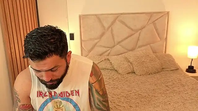 Snapshot of teseo_and_afroditha_ chatting on 12/22/25, 04:23 teseo and afroditha online show from 12/22/25, 04:23