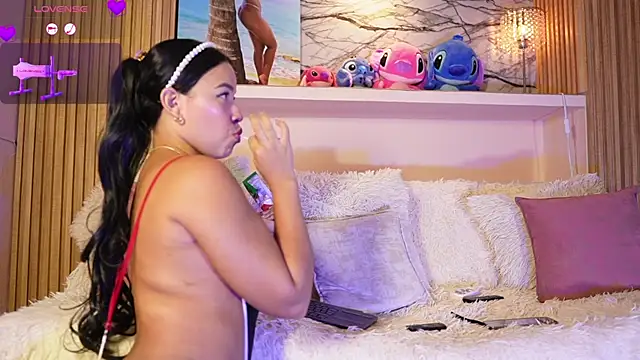 adri crof online show from 11/11/25, 03:34