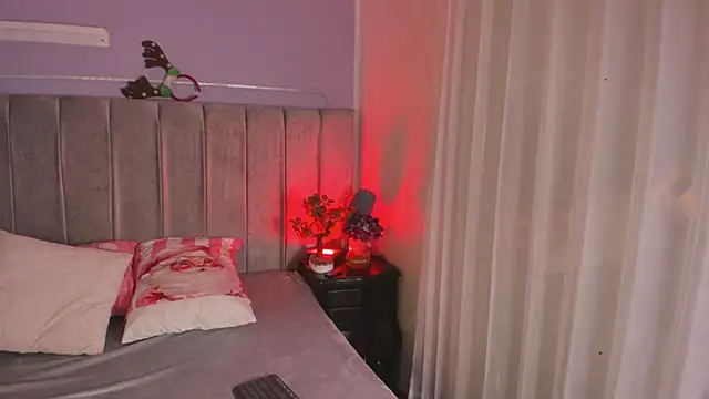 EvaaStevens online show from 12/16/25, 08:02