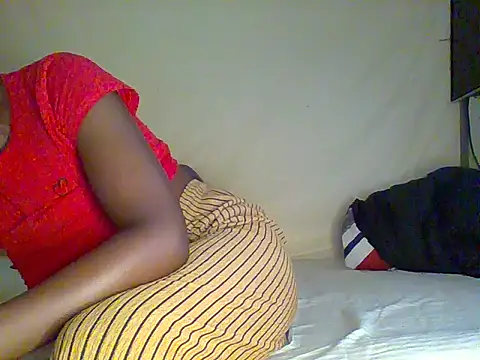 Snapshot of Petite_Afrcan6 chatting on 10/24/25, 11:20 Petite Afrcan6 online show from 10/24/25, 11:20