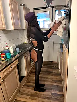 Shantel-Olivia online show from 11/17/25, 08:40